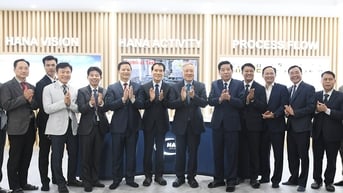 Phó Thủ tướng Thường trực Chính phủ Nguyễn Hòa Bình thăm và làm việc tại Công ty trách nhiệm hữu hạn Hana Micron Vina