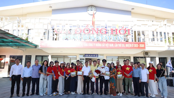 Đón đoàn tàu chất lượng cao JQB1 tuyến Hà Nội - Đồng Hới