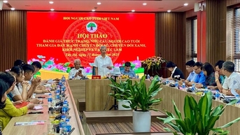 Sáng tạo phát huy vai trò “công dân số tuổi cao”