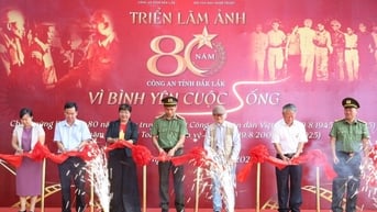 Triển lãm ảnh “Công an Đắk Lắk - 80 năm vì bình yên cuộc sống”