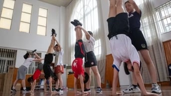 Ám ảnh chiều cao, nhiều cha mẹ ở châu Á ép trẻ 5 tuổi tiêm hormone