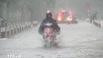 Thời tiết ngày 16/8: Vùng áp thấp có khả năng mạnh lên, có nơi mưa trên 250mm