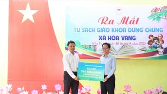 Hơn 550 triệu đồng ủng hộ tủ sách dùng chung xã Hòa Vang