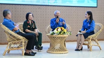 Tọa đàm “Đường 1C huyền thoại - Hành trình tiếp lửa truyền thống”