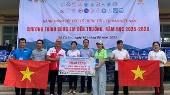 Chương trình tình nguyện “Cùng em đến trường”