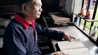 Giữ gìn chữ Nho cổ của người Dao Quần Chẹt