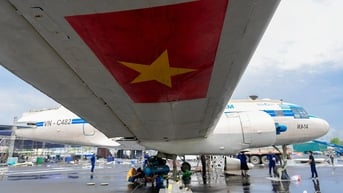 Cận cảnh khâu lắp ráp chuyên cơ từng chở Bác Hồ tại Trung tâm Triển lãm Quốc gia