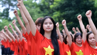 "나는 조국을 사랑한다"는 성스러운 국기게양식이 전국 각지에서 동시에 거행되었습니다.