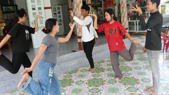 Chàng trai trẻ đam mê nghệ thuật truyền thống