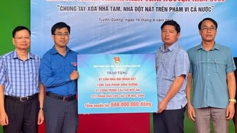 Trao tặng 7 ngôi nhà cho các hộ nghèo tại xã Giáp Trung và Đường Hồng