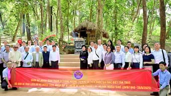 Đoàn công tác Bộ Ngoại giao tổ chức hoạt động về nguồn