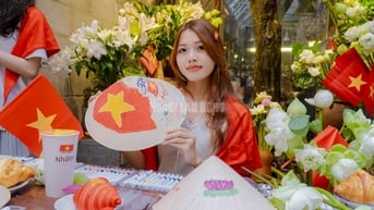 VIDEO: Workshop vẽ nón lá giá 30.000 đồng thu hút giới trẻ dịp lễ Quốc khánh