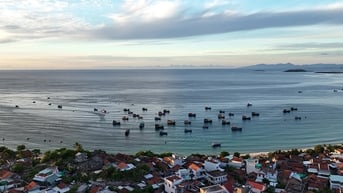 Nhơn Hội, dải lụa mềm ôm lấy Hòn Yến