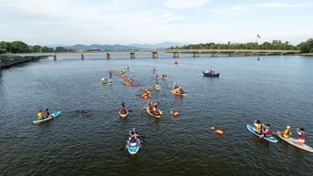 Chèo SUP trên sông Hương - môn thể thao thu hút du khách
