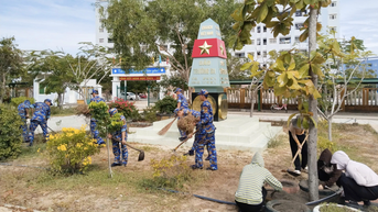 Trung tâm Huấn luyện Vùng 4 Hải quân hỗ trợ Trường Tiểu học Căn cứ Cam Ranh chuẩn bị năm học mới