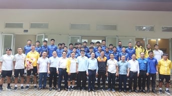 Chủ tịch UBND tỉnh Phạm Anh Tuấn thăm, động viên Câu lạc bộ Hoàng Anh Gia Lai bước vào mùa giải mới
