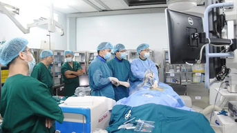 Chuyển giao kỹ thuật tán sỏi mật qua da cho Bệnh viện Đa khoa tỉnh Quảng Trị