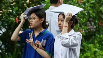 ការ​ប្រឡង​សញ្ញាបត្រ​មធ្យម​សិក្សា​ទុតិយភូមិ​ដោយ​មាន​គោល​ដៅ "ពីរ" មើល​ត្រង់​សំណួរ៖ ទុក​ឬ​បោះបង់?