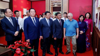 Gắn biển công trình kỷ niệm Quốc khánh cho di tích nhà số 48 phố Hàng Ngang, nơi Bác Hồ viết Tuyên ngôn độc lập