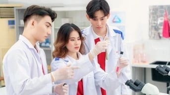 Học phí ngành y chênh lệch nhau gần nửa tỷ đồng
