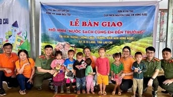 Công an Lào Cai hỗ trợ mô hình nước sạch cho điểm trường xã vùng cao