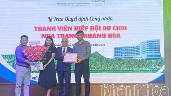 Hiệp hội Du lịch Nha Trang - Khánh Hòa trao chứng nhận hội viên mới