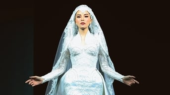 Kỳ Duyên gây tranh luận khi làm vedette, nhà thiết kế nói gì?