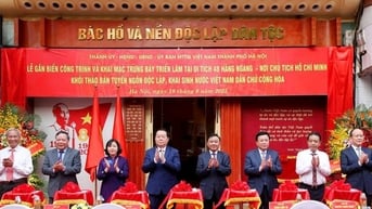 Hà Nội gắn biển công trình và trưng bày triển lãm tại di tích lịch sử 48 Hàng Ngang