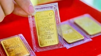 Giá vàng trưa nay (18-8): Neo ở mức cao