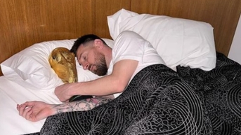 Vì sao Messi, Ronaldo đều ngủ hơn 10 giờ mỗi ngày