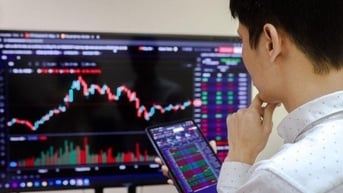 Thị trường chứng khoán: Tiếp đà tăng mạnh hay đối mặt điều chỉnh?
