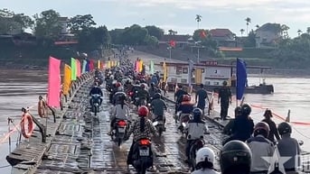 Vận hành trở lại cầu phao Phong Châu