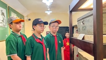 Lần đầu tiên mở cửa tham quan Hầm Cơ yếu tại Hoàng thành Thăng Long