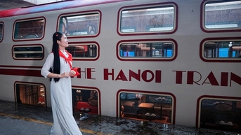 Trải nghiệm đoàn tàu du lịch 'Hà Nội 5 cửa ô' dịp 2/9