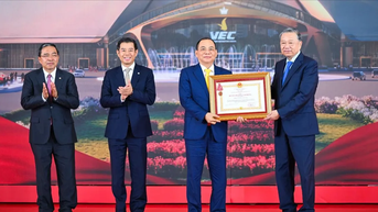 Tổng Bí thư và Thủ tướng Chính phủ dự lễ khánh thành Trung tâm Hội chợ Triển lãm Quốc gia