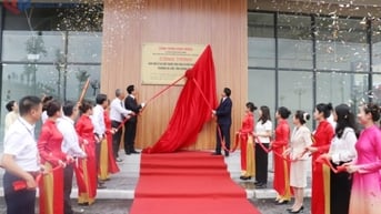 Khánh thành, gắn biển công trình nhà ở xã hội thuộc khu dân cư đồi Ngân hàng