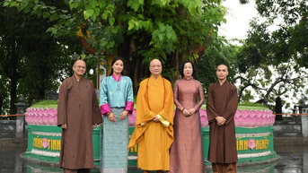 [Ảnh] Phu nhân Chủ tịch nước Lương Cường cùng Hoàng hậu Bhutan tham quan chùa Trấn Quốc