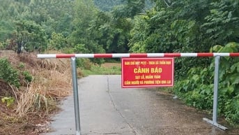 Nhiều địa phương ở vùng cao bị chia cắt cục bộ do lũ