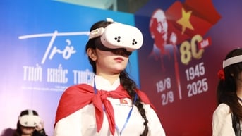 Những khán giả đầu tiên trải nghiệm 'Trở về thời khắc thiêng liêng'