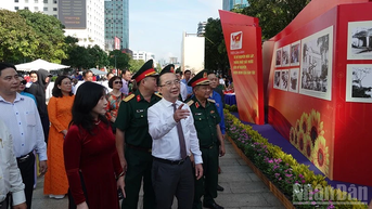 Khai mạc triển lãm “Từ kỷ nguyên độc lập, thống nhất đất nước đến kỷ nguyên vươn mình của dân tộc”