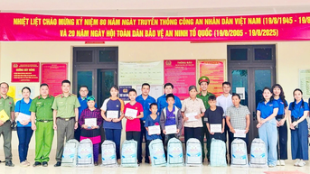 កម្មវិធី​អ្នក​ស្ម័គ្រ​ចិត្ត "Loving Lao Cai"
