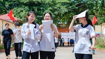 Nghệ An thưởng hơn 1,4 tỉ đồng cho 75 học sinh thi tốt nghiệp THPT điểm cao