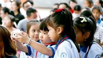 TP.HCM: Học sinh lớp 1 nô nức tựu trường