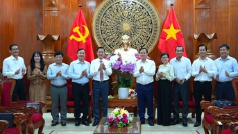 Phó Bí thư Thường trực Tỉnh ủy Huỳnh Quốc Việt tiếp đoàn công tác Học viện Chính trị khu vực IV