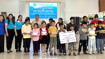 Nhiều phần quà đến với học sinh có hoàn cảnh khó khăn tỉnh Lâm Đồng
