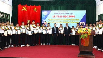 អាហារូបករណ៍ដើម្បីទាក់ទាញសិស្សដែលមានទេពកោសល្យ