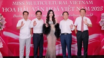 Vì sao diễn viên đi chấm thi hoa hậu nhiều thế?