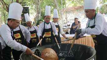Dong Nai បង្កើត​កំណត់​ត្រា​អង្ករ​ដំណើប​គ្រាប់​ស្វាយចន្ទី​ធំ​បំផុត​នៅ​វៀតណាម