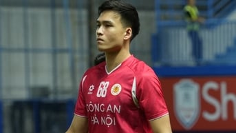 Trung vệ CAHN nhập viện cấp cứu ở trận thua BG Pathum