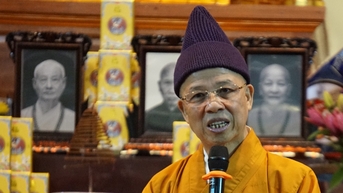 តើ​ការ​ខ្ជះខ្ជាយ​របស់​ព្រះសង្ឃ​ក្នុង​ការ​សាងសង់​ព្រះវិហារ​ធំ​និង​រូបសំណាក​ធំ​ឬ?